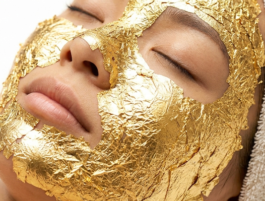 Premium 24K Nano Gold Age Reversal Facial